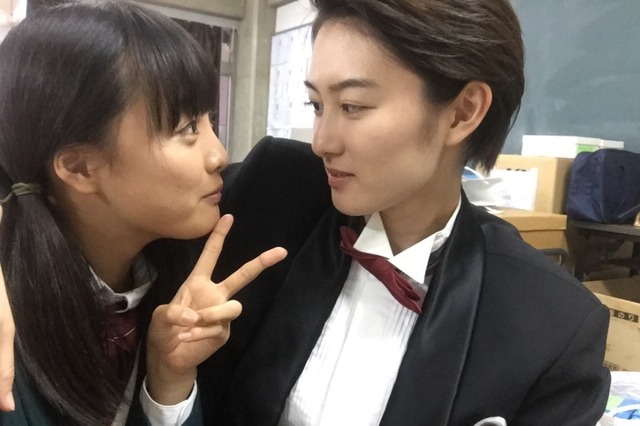大友花恋、タキシード姿の高月彩良との2ショット公開!「私の心はドキドキしておりました」 画像