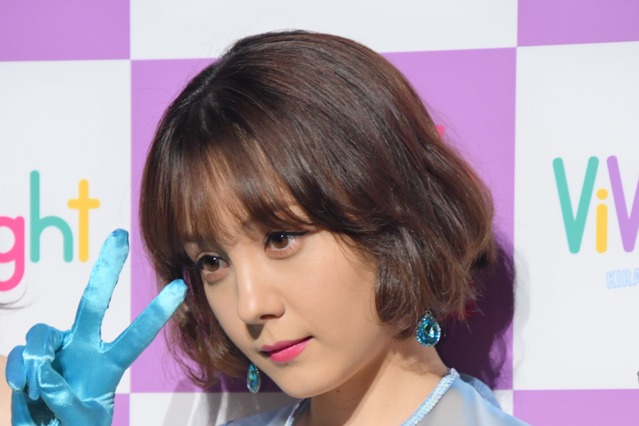 トリンドル玲奈、黒髪レトロヘアでいつもと違った雰囲気に！ 画像