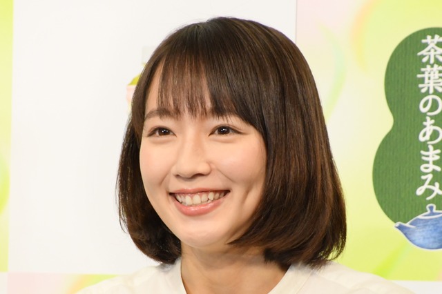 吉岡里帆、新写真集の発売日を発表!「また一緒に旅しましょう!」 画像