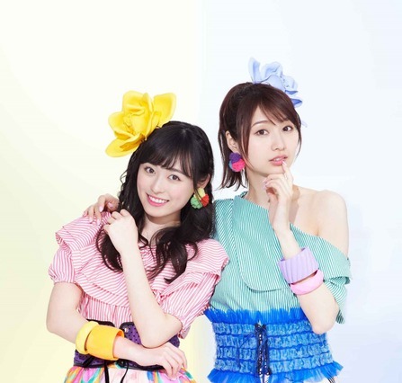 福原遥×戸松遥がキュートに歌う、踊る！ コラボシングル「It’s Show Time!!」MV公開 画像