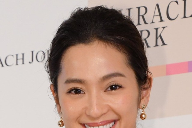 中村アン、腕ブラショットに「sexy」「美しすぎる！」……『anan』表紙候補カット公開！ 画像