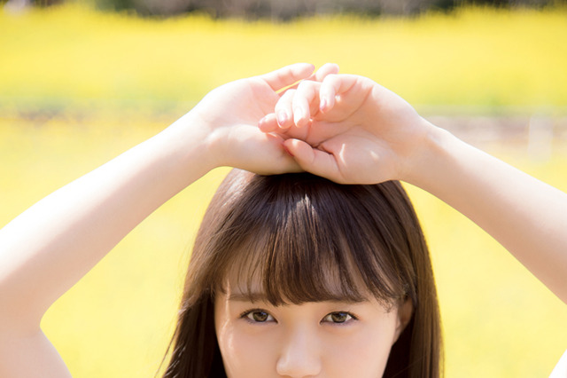 けもフレ声優・尾崎由香のがかわいらしい制服姿を披露! 画像