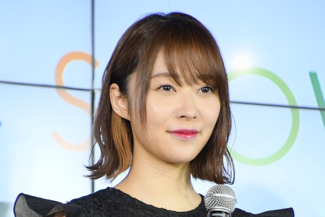 指原莉乃、約2キロの巨乳体験ブラを装着し一言「大変だ」 画像