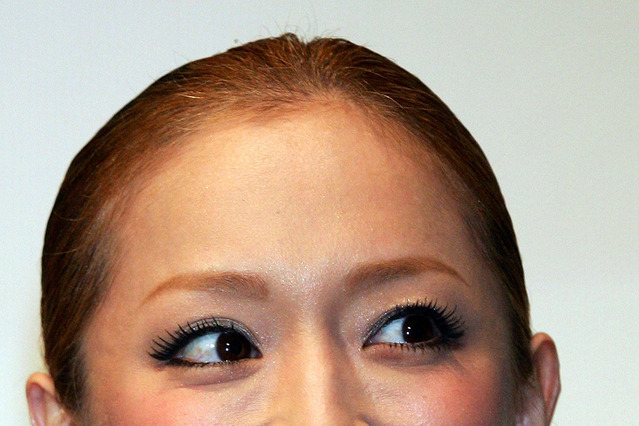 浜崎あゆみ、撮影中のきわどすぎるカットをSNSで公開し話題 画像