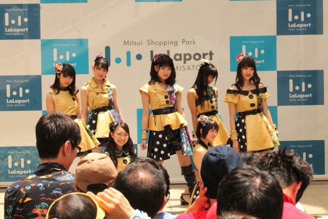 はちみつロケット、ゴールド基調の衣装で新曲披露 画像