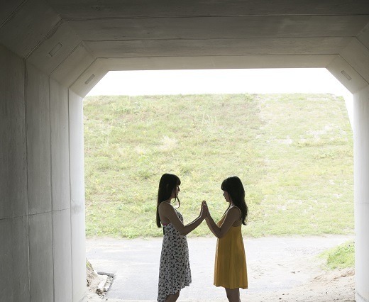 浅川梨奈と大原優乃が初のグラビア共演! 画像