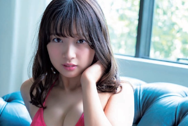 「かわいすぎる困り顔」スパガ渡邉幸愛、大人っぽいセクシーなグラビアを公開 画像