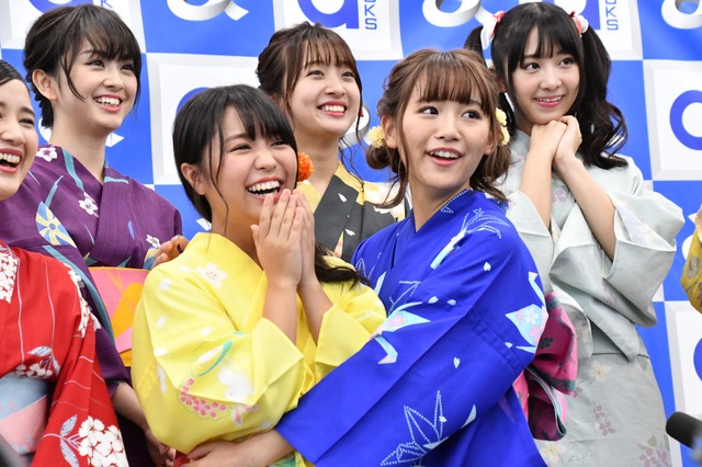 大原優乃が浅川梨奈の「なでなで」に歓喜、初のグラビア共演のエピソードを明かす 画像