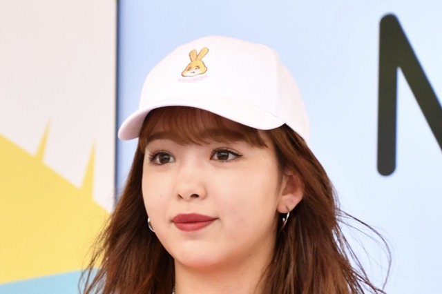 藤田ニコル、制服＆ルーズソックス姿をTwitterに公開！ 画像