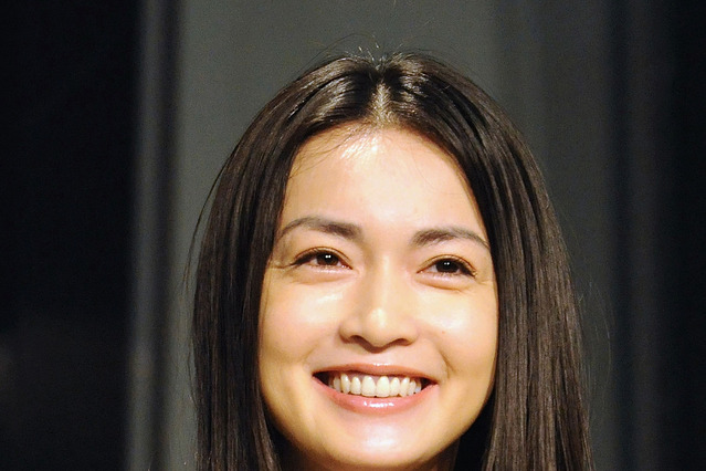 “40歳”長谷川京子、長女が描いた絵に驚き「服の上に数字で40」 画像