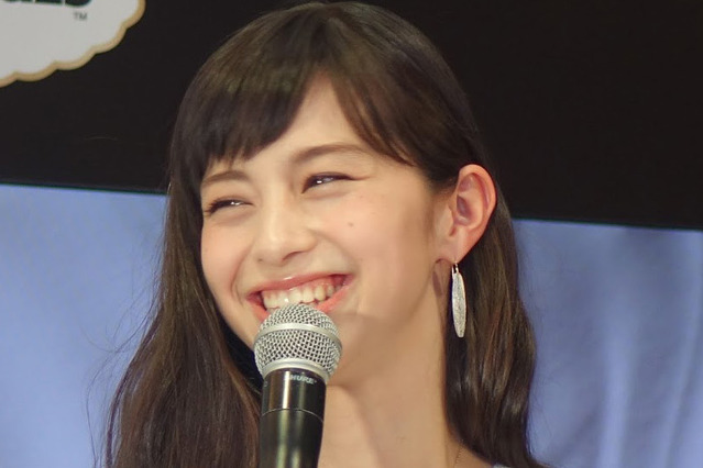 中条あやみ、“おてんば”だった少女時代「水たまりに頭入れて洗ったり」 画像