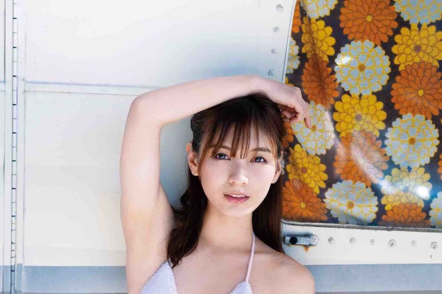 ほのか、今年もカレンダー発売決定！水着姿からかわいらしいニット姿まで 画像