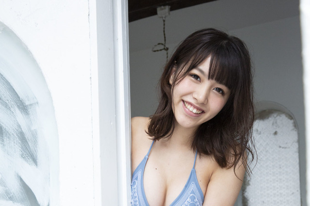 球場を飛び出した美人売り子が水着グラビアに挑戦！ 画像
