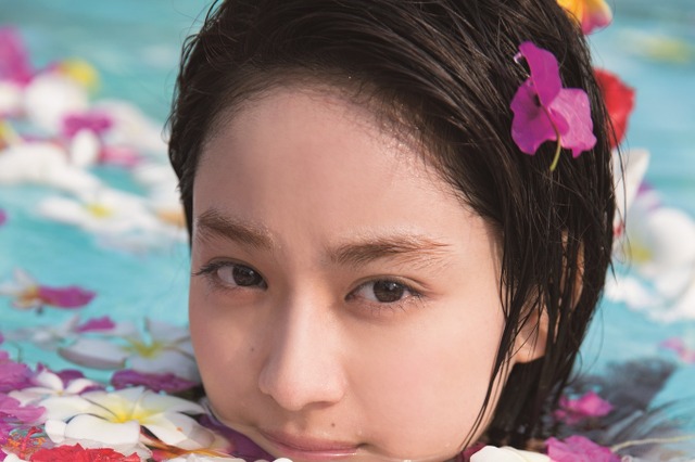 平祐奈、ベトナム撮影のカレンダー発売決定！写真集秘蔵カットで構成 画像