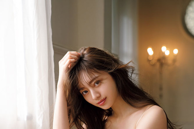 乃木坂46・梅澤美波がモードセクシーなグラビア披露! 画像