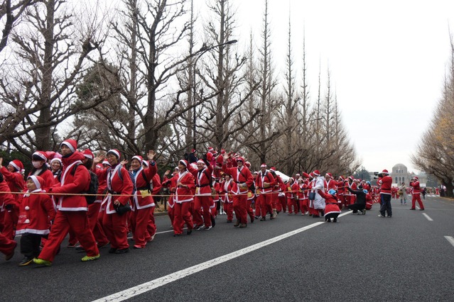 神宮外苑に2500人のサンタ！大黒摩季も応援に 画像