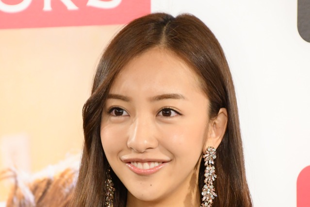 板野友美、ハワイでのセクシーな水着ショットを多数公開！ 画像