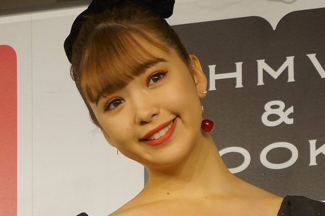 藤田ニコル、すっぴんを動画を公開！「ニキビもそりゃあるし、私も人間」 画像
