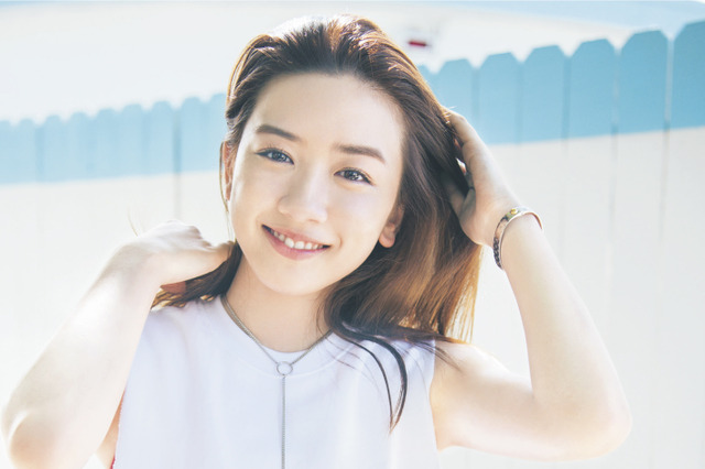 永野芽郁、1st写真集発売を記念してパネル展開催決定!グッズも発売 画像