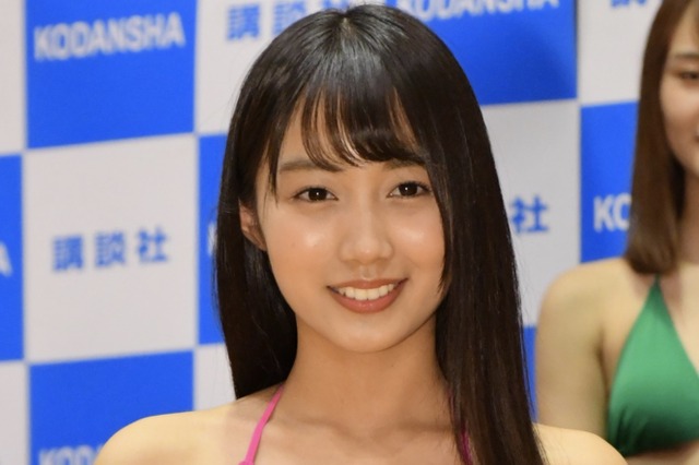 黒木ひかりの谷間セクシーな自撮り水着ショットに反響！ 画像