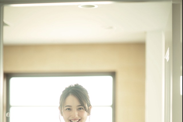 【昨日のエンタメニュース】佐々木希の書籍が発売／日向坂46のデビューシングル『キュン』MV公開 画像