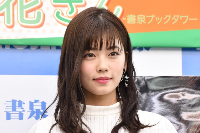 小芝風花、2nd写真集が増刷……下着＆水着姿披露は「ワクワクの方が大きかった」と告白 画像