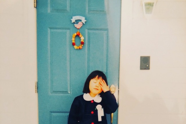ブルゾンちえみ、“やれやれ顔”をした小学1年の写真を公開! 画像