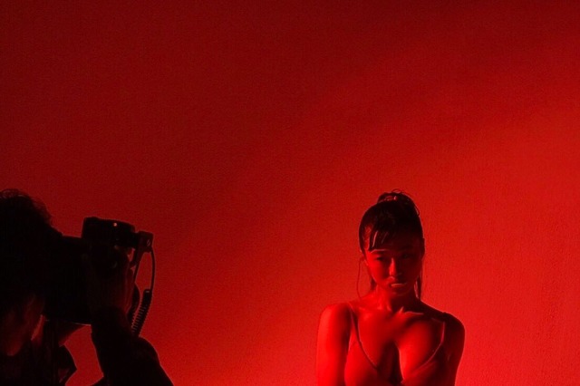 大間乃トーコ、妖艶な雰囲気漂うグラビアオフショット公開！ 画像