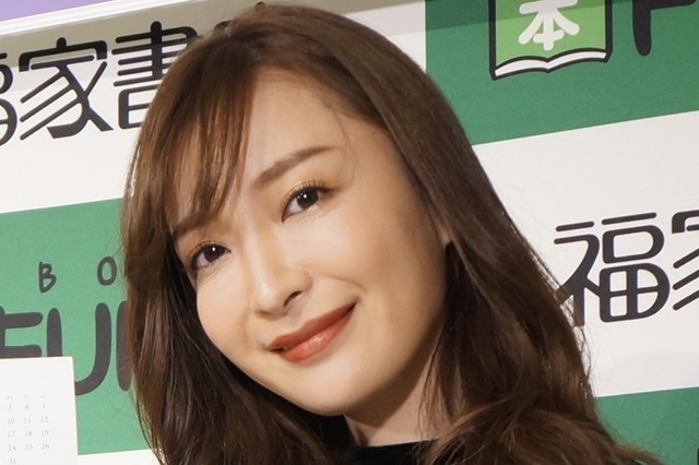 竹内渉、セーラー服で大はしゃぎ！SNSで写真を公開 画像