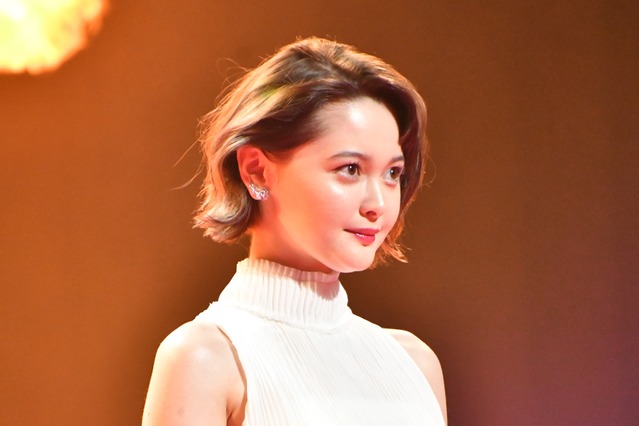 斎藤工、玉城ティナの小顔さにびっくり「近くにいるのか遠くにいるのか分からない」 画像