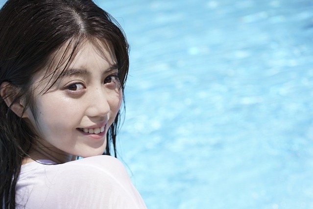 ちゃんえな、「Tシャツびしょ濡れ」！グラビア初挑戦でオフショット多数公開 画像