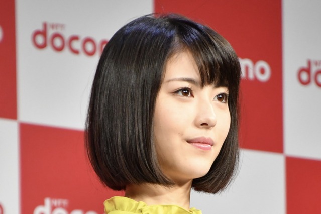浜辺美波、岡本夏美とサンリオピューロランドを堪能！美女2ショットに絶賛 画像