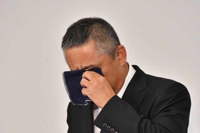 吉本興業の岡本社長が会見、宮迫・亮への契約解約の撤回と減俸50％を発表 画像