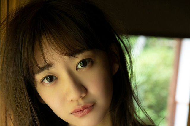 関根優那、“温泉ビキニ”グラビアを披露！大胆な妖艶カットも 画像