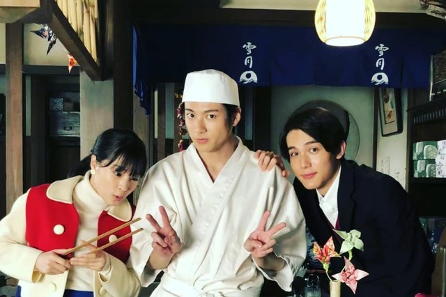 「ご来店です」山田裕貴、朝ドラの広瀬すず&中川大志と雪月セットで3ショット! 画像