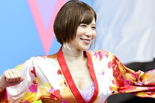 手島優、胸揺らしすぎでYouTube動画が18禁に! 画像