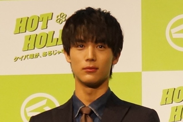 中川大志、赤ちゃん抱っこに緊張!『なつぞら』オフショット動画公開 画像
