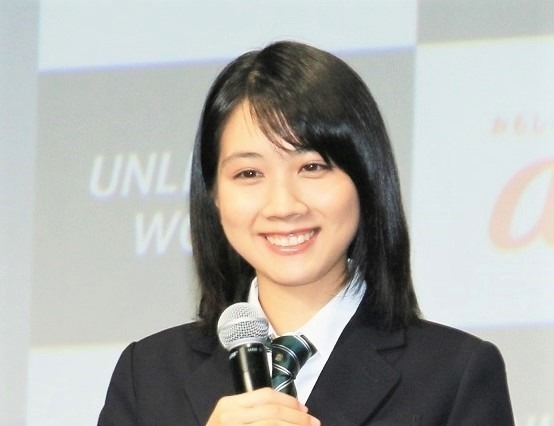 松本穂香が制服姿で登場！今年の夏の思い出は「運転免許を取りました」 画像