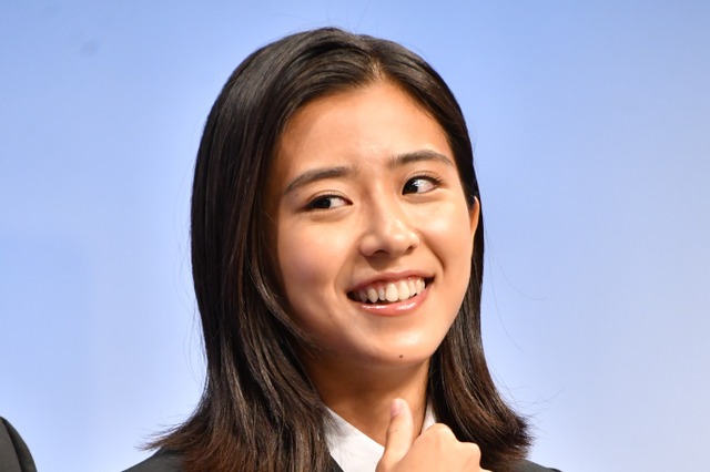 黒島結菜、パイロット制服姿にうっとり「女性が着ることで出る可愛さみたいなものが」 画像