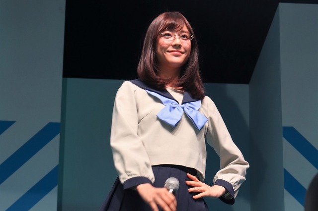 『ZIP!』お天気アナ貴島明日香、セクシーすぎる制服コスプレを披露 画像