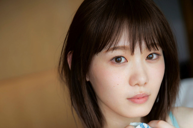 恥じらいの表情に注目.......欅坂46 小池美波、1stソロ写真集よりランジェリーカット解禁 画像