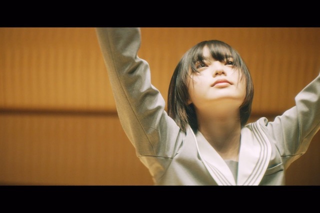 欅坂46・平手友梨奈のソロ曲「角を曲がる」ミュージックビデオ公開！ 画像