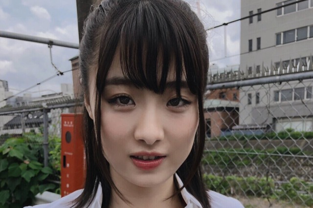 大間乃トーコ、大人の色気あふれる悩殺ワイシャツ姿披露！ 画像