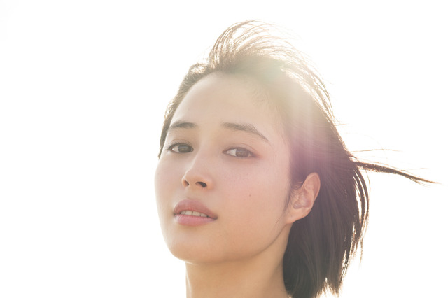 広瀬アリス、約5年ぶりの写真集!シャワーシーンや水着姿に恥ずかしさも 画像