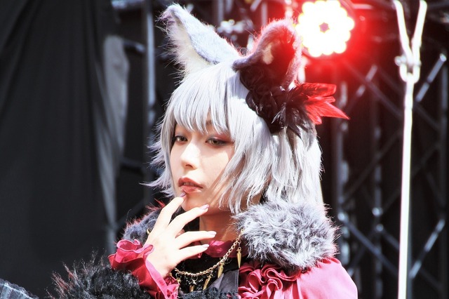 宇垣美里、人狼のコスプレ姿でステージを闊歩「この格好で動物園に行きたい!」 画像