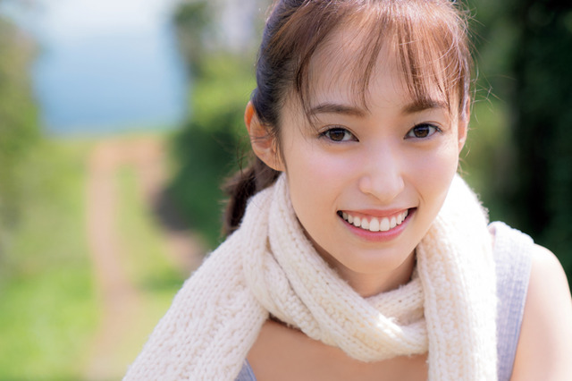 天真爛漫から大人っぽい姿まで……山口真帆が『スピリッツ』初表紙登場! 画像