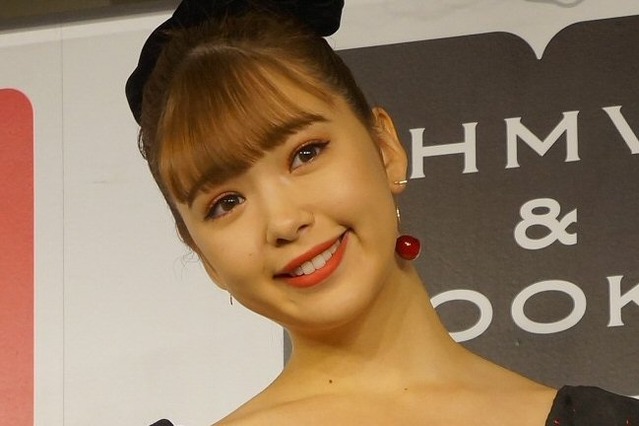 藤田ニコル、ビキニ姿で谷間チラリ！“美ボディ”ショットにファン興奮 画像