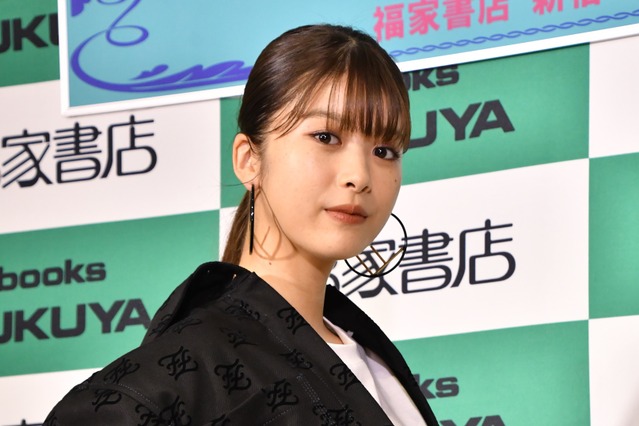 馬場ふみかが初の紀行本を刊行、女子視点の“攻めたキラキラ水着”姿が満載 画像