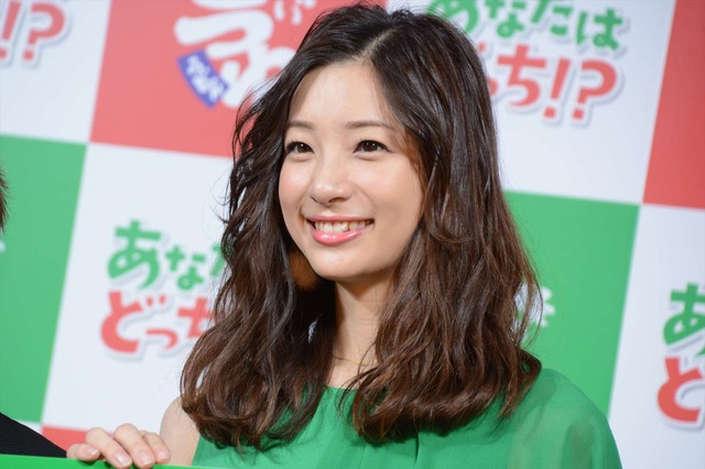 足立梨花、ビキニショット披露！“スレンダー×白肌”の美ボディ見せる！ 画像