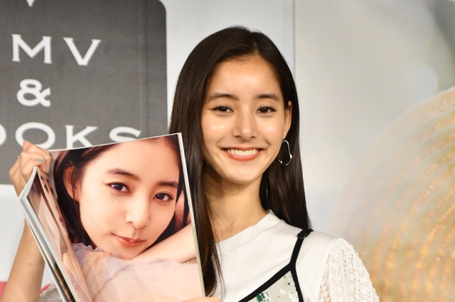 新木優子が2nd写真集をリリース、夕景カットは「ぐっと大人っぽく撮影できたかな」 画像